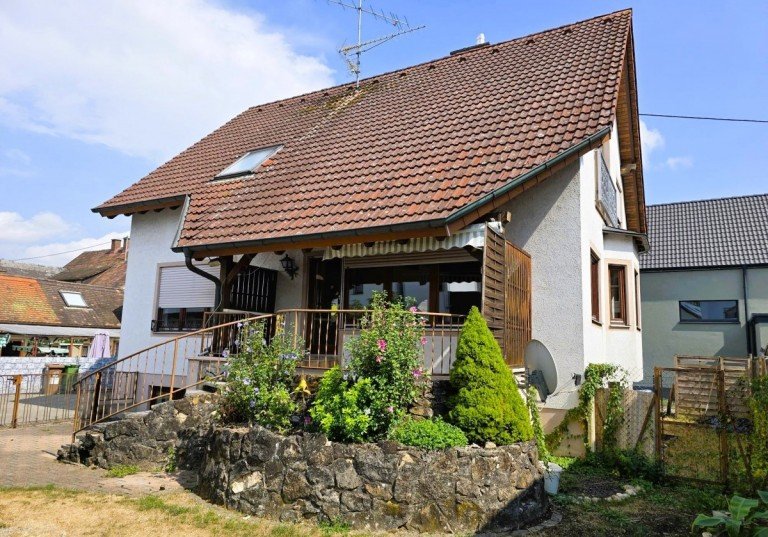 Ansicht Freiburg im Breisgau Einfamilienhaus Gro�z�giges Einfamilienhaus mit Einliegerwohnung in FR-Hochdorf!